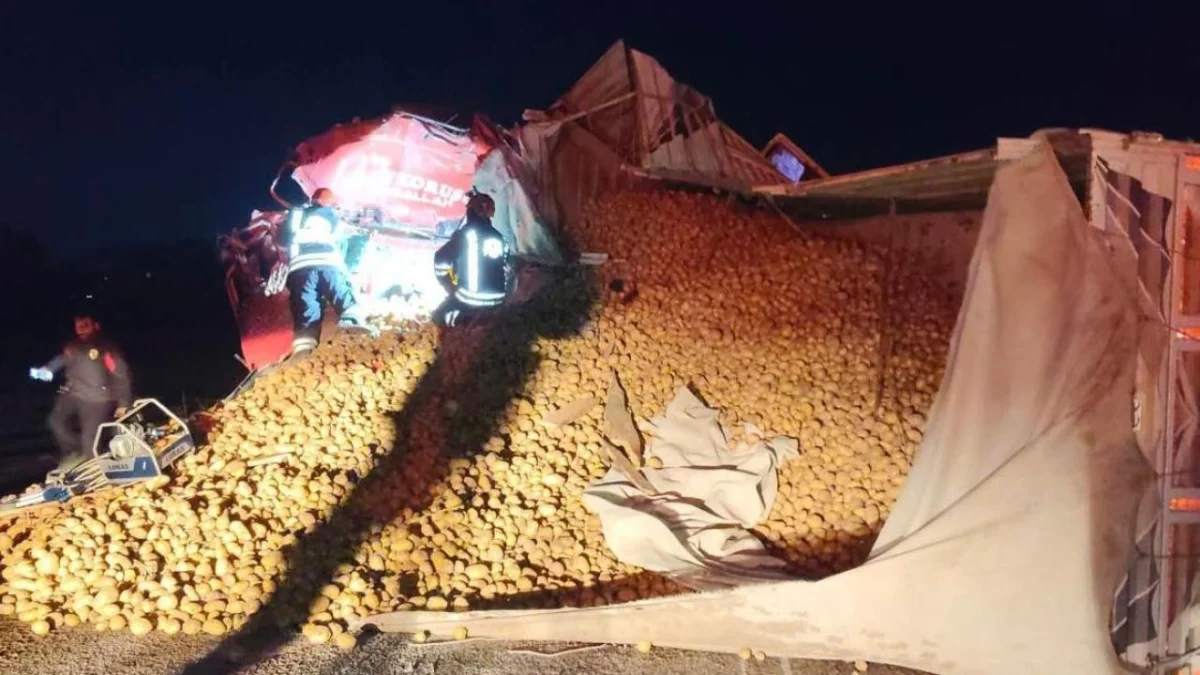 TIR'la tanker çarpıştı! Bir ölü bir yaralı var