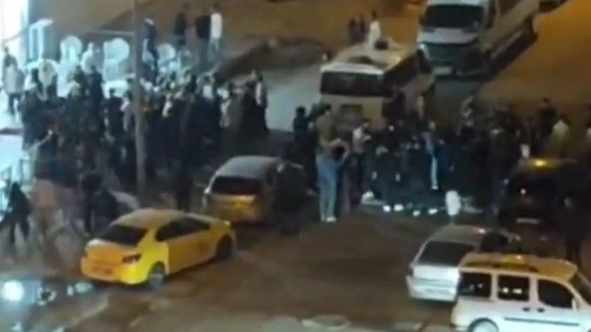 Nişan töreni arenaya döndü! Tekmeli yumruklu kavga kamerada