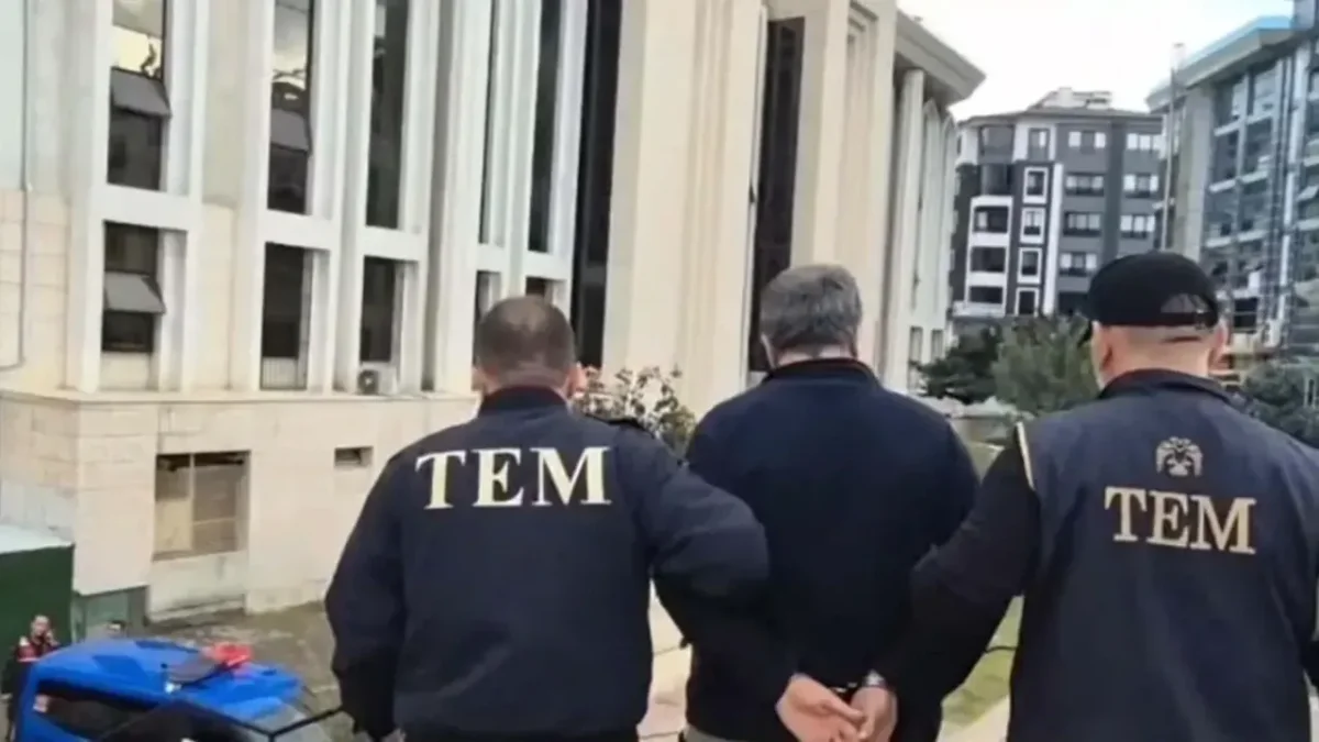 Öğretmen, Türk bayrağına ve Atatürk'e hakaretten tutuklandı