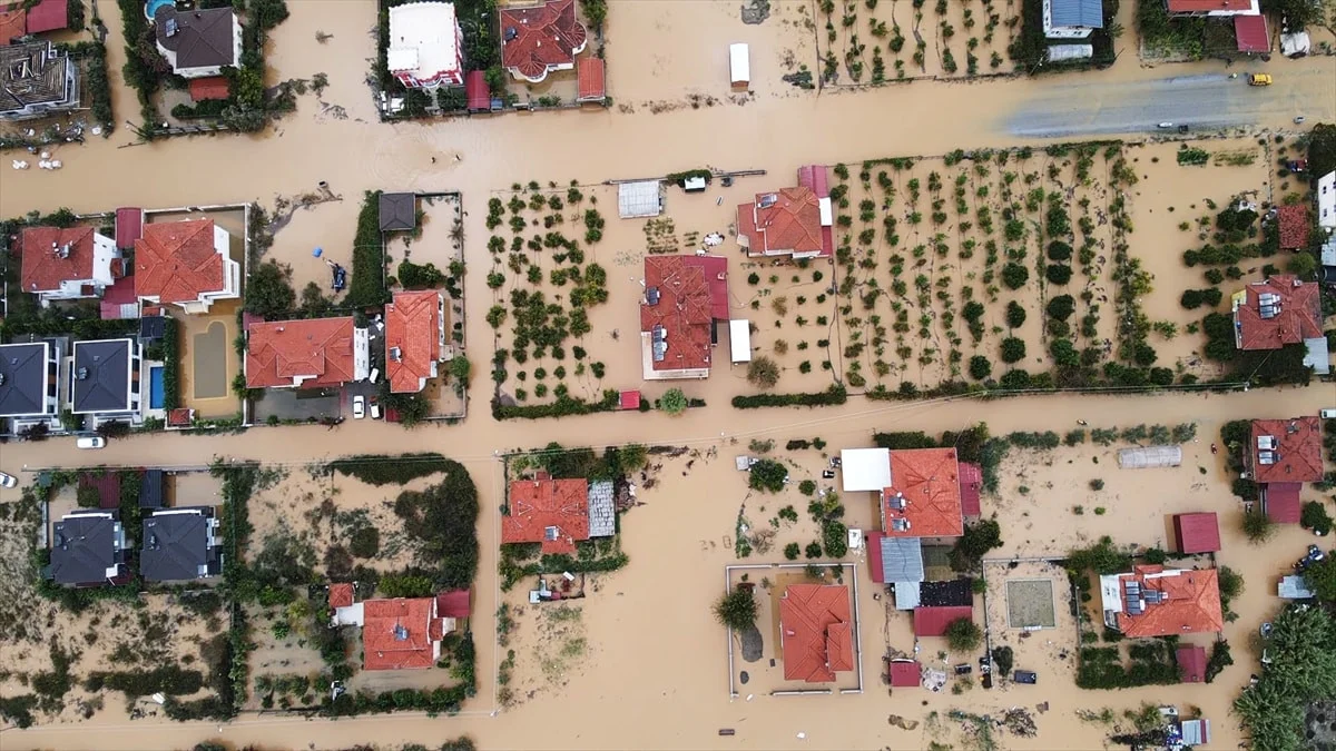Muğla Dalaman'da dere taştı: Evler su altında kaldı