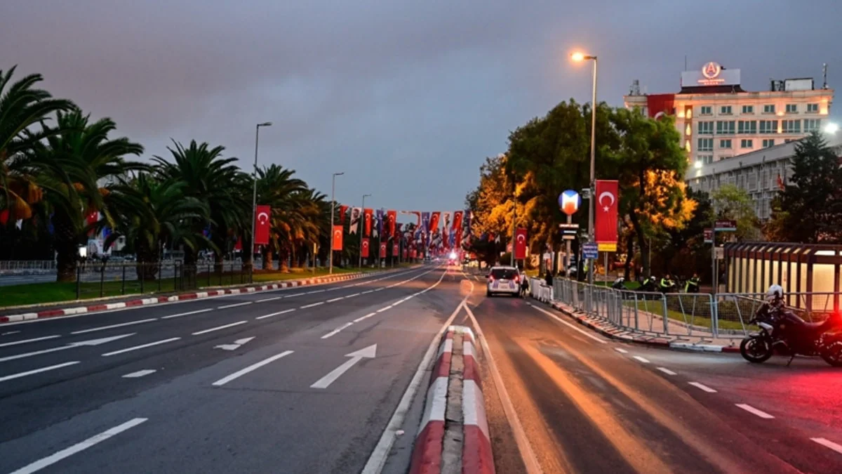İstanbul'da 29 Ekim törenleri için bazı yollar trafiğe kapatıldı