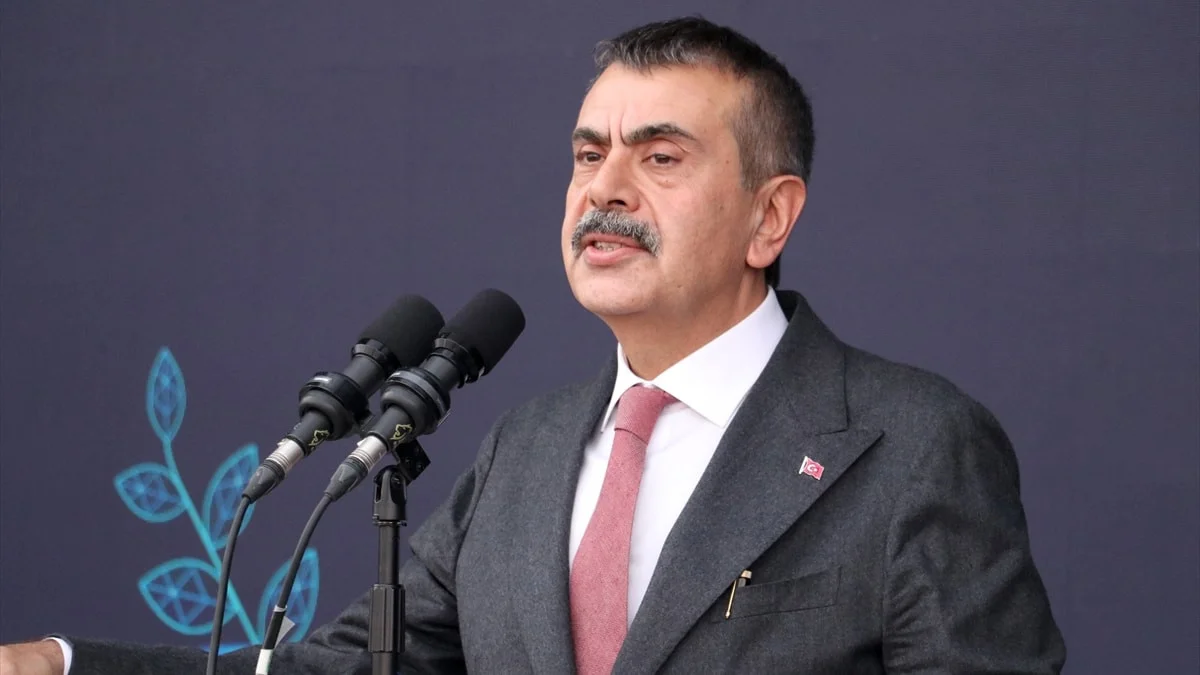 Yusuf Tekin'den 29 Ekim Cumhuriyet Bayramı mesaj