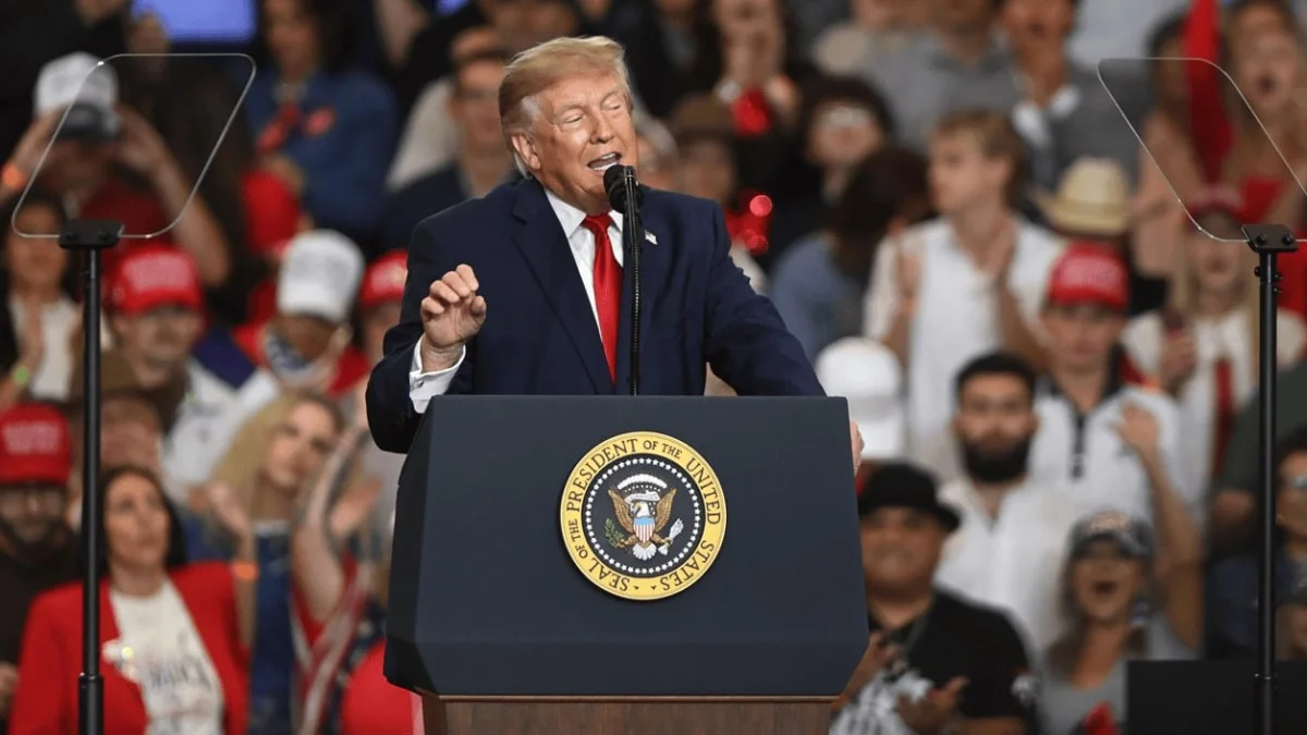 Trump’ın Ohio mitinginde Epstein protestosu