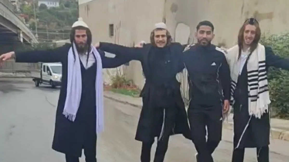 İzmir’de Hasidik Yahudiler Netanyahu’nun gidişini kutladı