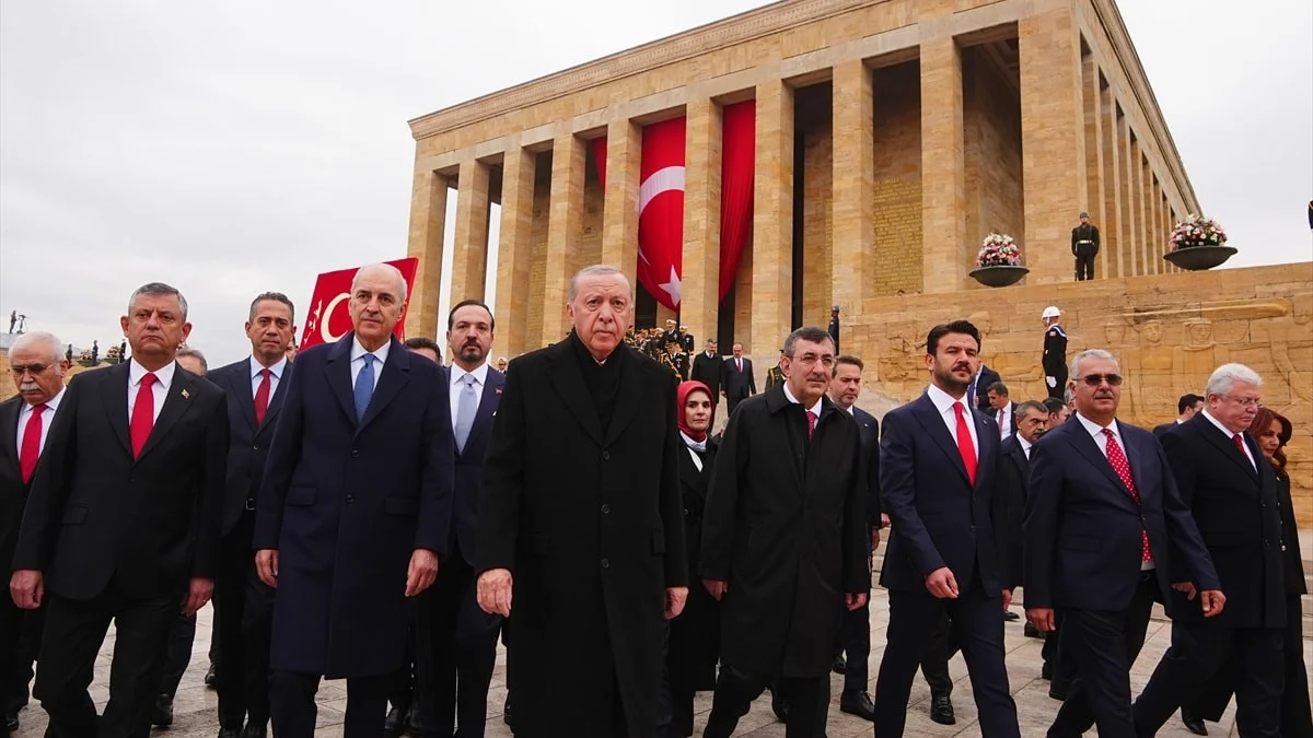 Cumhurbaşkanı Erdoğan başkanlığındaki devlet erkanı Anıtkabir'i ziyaret etti
