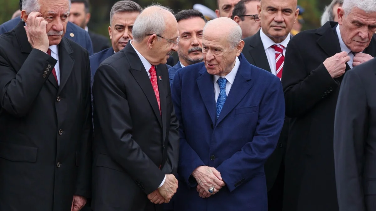 Anıtkabir'de Devlet Bahçeli ve Kemal Kılıçdaroğlu arasında koyu sohbet