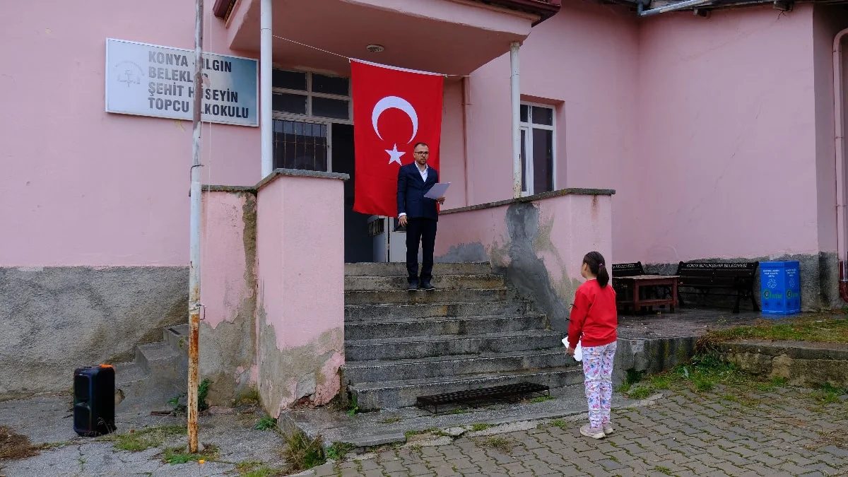 Konya’da bir öğretmen tek öğrencisiyle Cumhuriyet Bayramı’nı kutladı