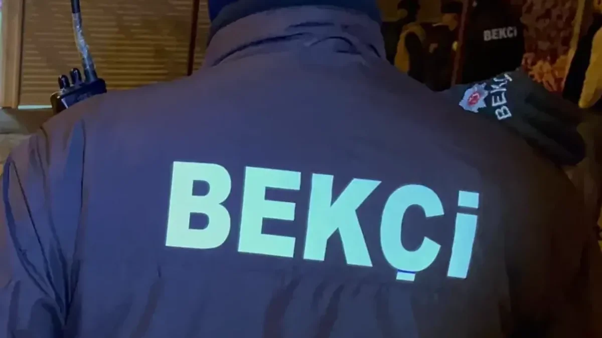 İstanbul'da okul önündeki tartışma... Bekçi, veliyi ayağından vurdu!