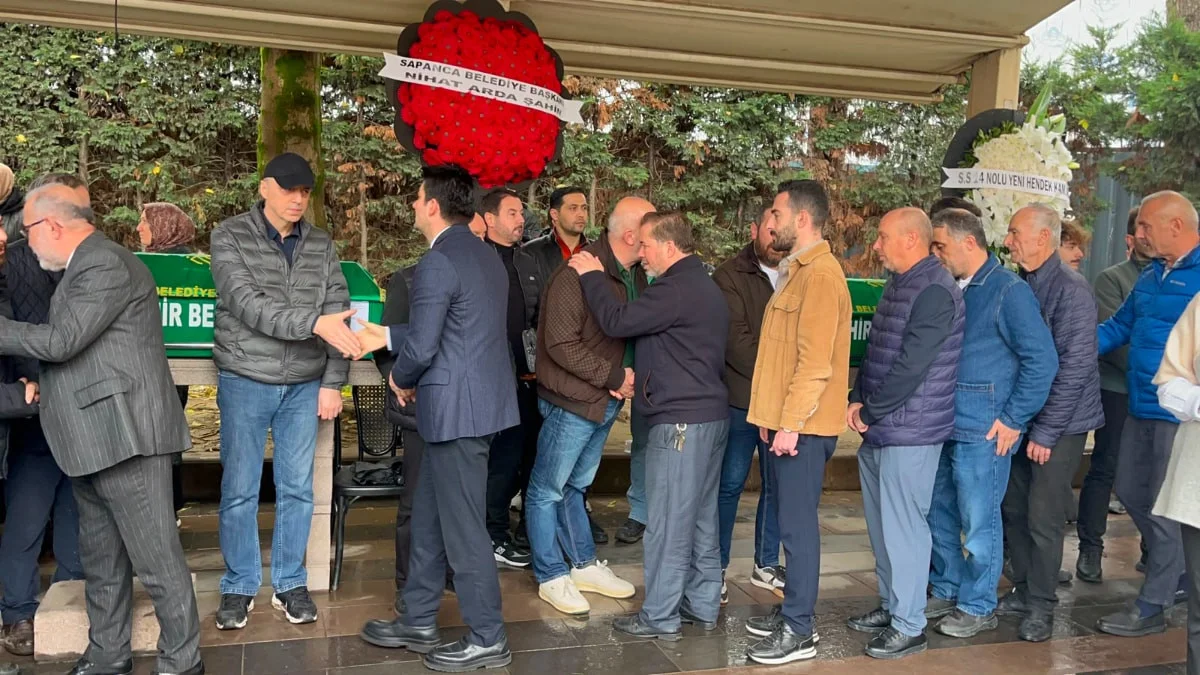 Nevşehir'de peribacasından kopan kayaların altında kalan çift toprağa verildi