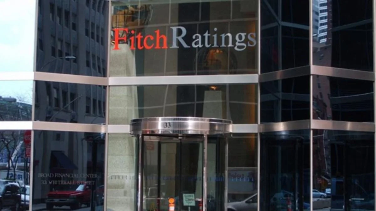 Fitch, Fransa'nın kredi notu görünümünü negatife çevirdi