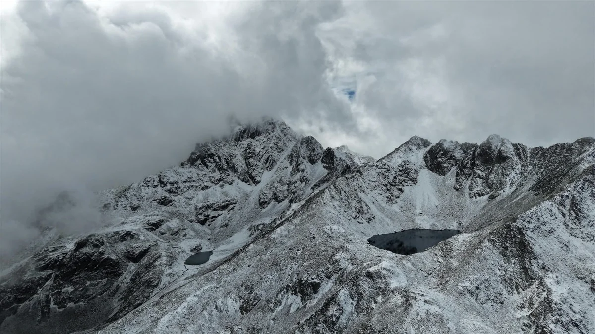 Artvin'in yüksek kesimleri karla kaplandı